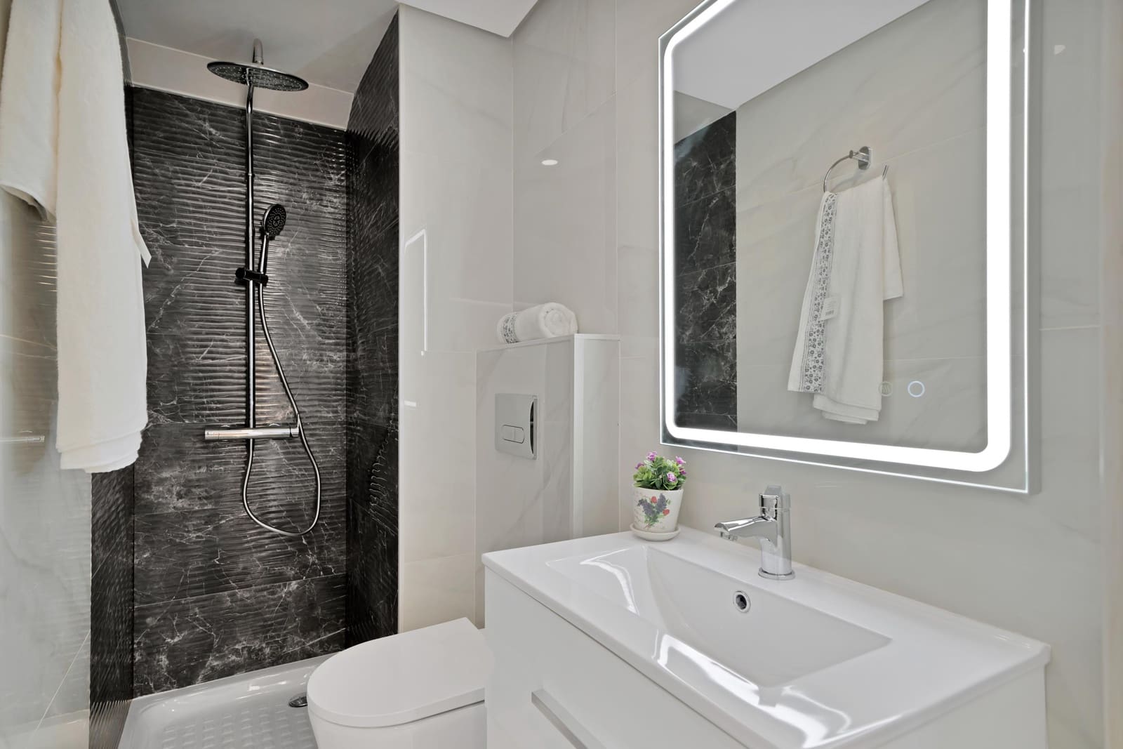 2 makuuhuone Huoneisto vuokrattavana paikassa Rio Real mukana uima-altaan - 2 000 € (Ref: 8954377)