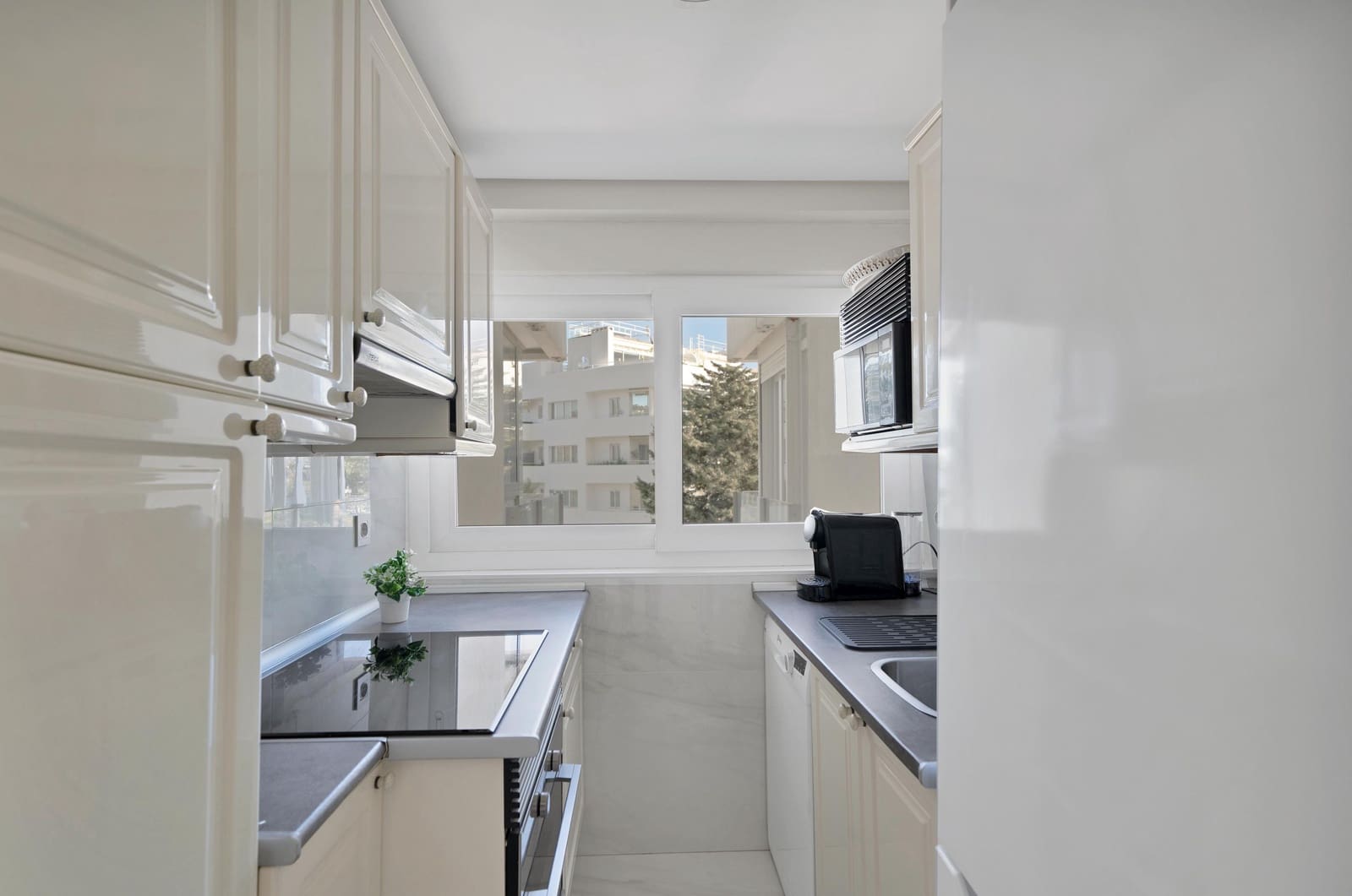 2 soveværelse Lejlighed til leje i Rio Real med swimmingpool - € 2.200 (Ref: 8954377)