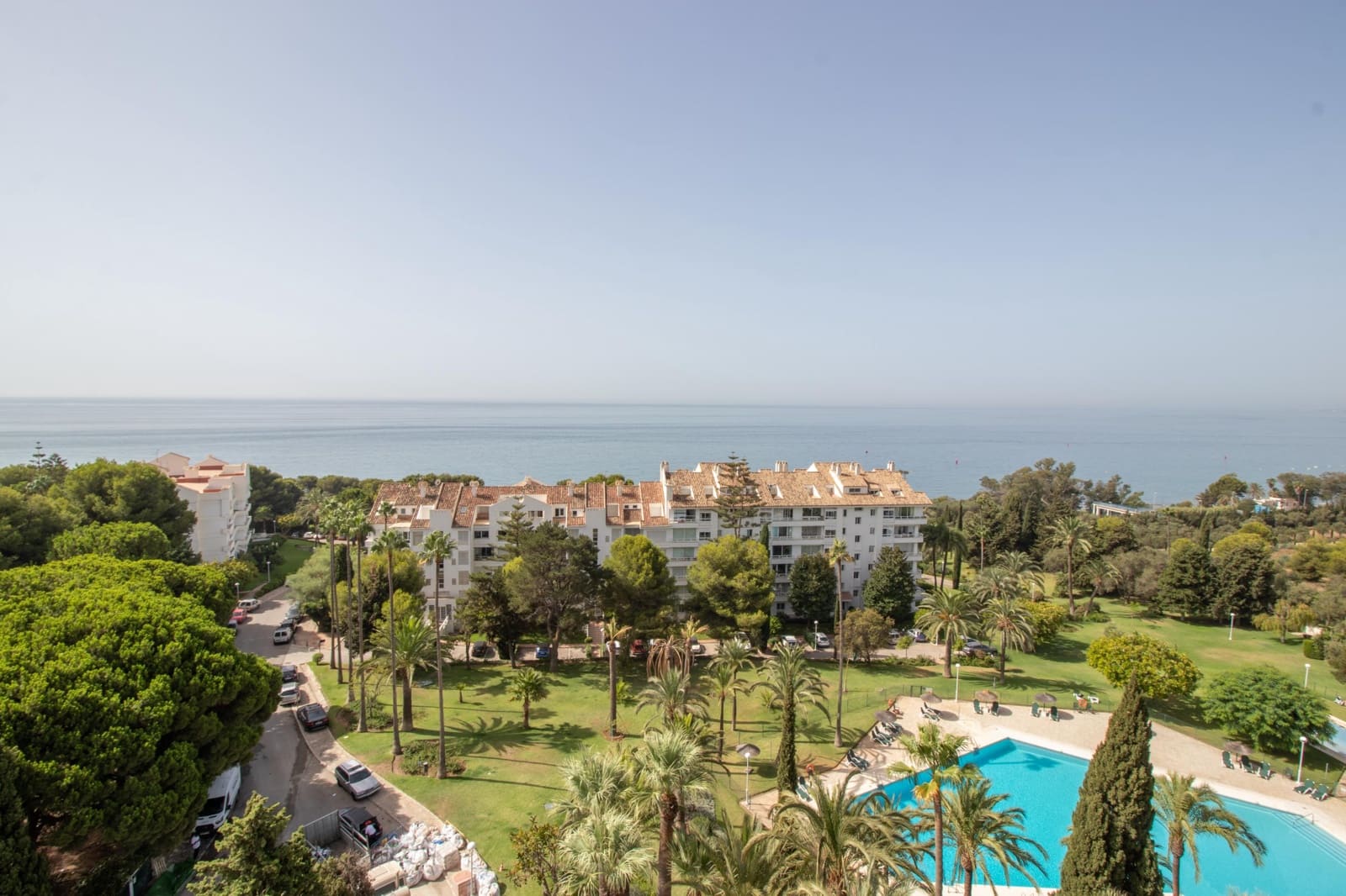 2 soveværelse Lejlighed til leje i Rio Real med swimmingpool - € 2.200 (Ref: 8954377)