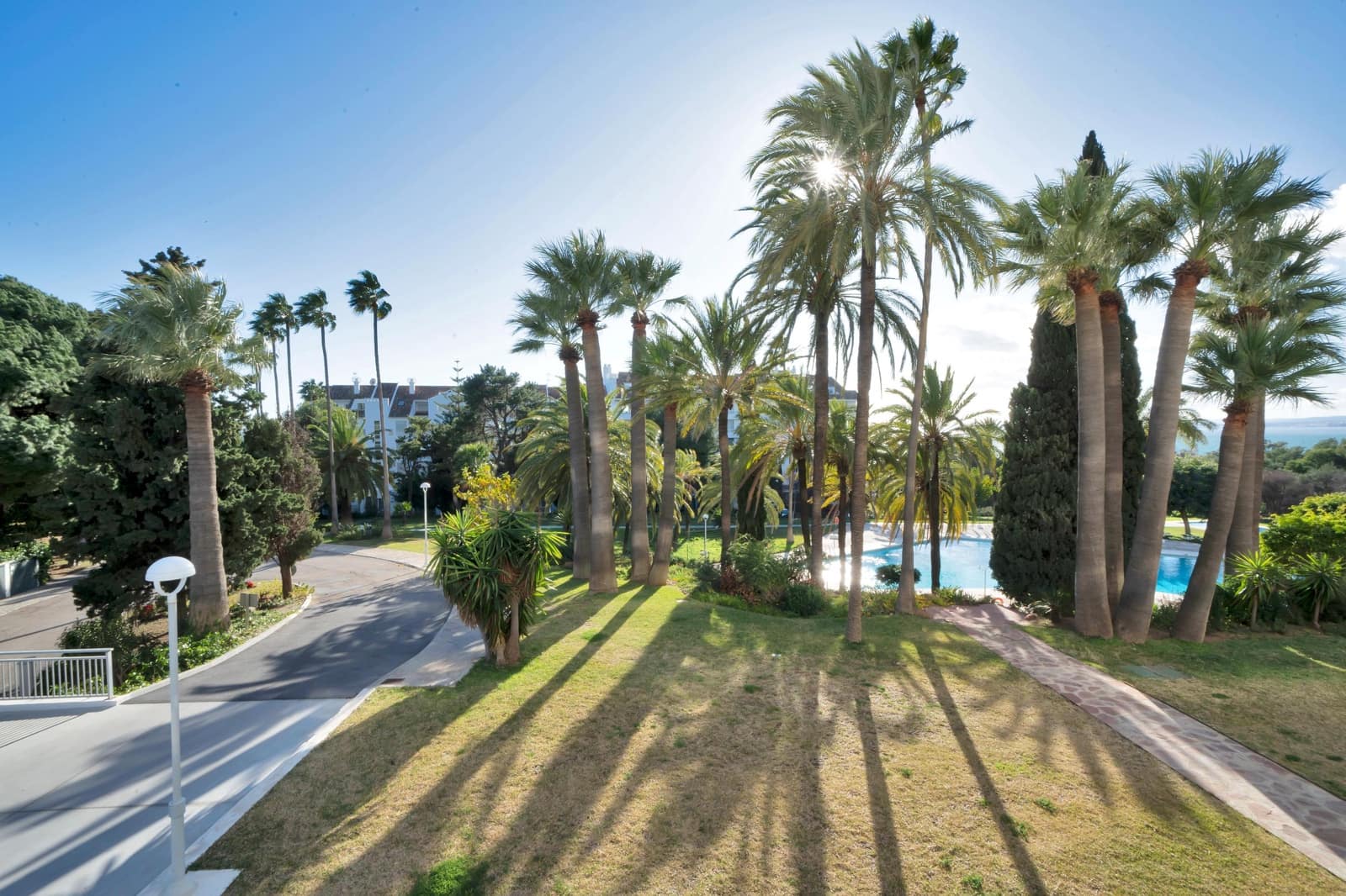 2 soveværelse Lejlighed til leje i Rio Real med swimmingpool - € 2.200 (Ref: 8954377)