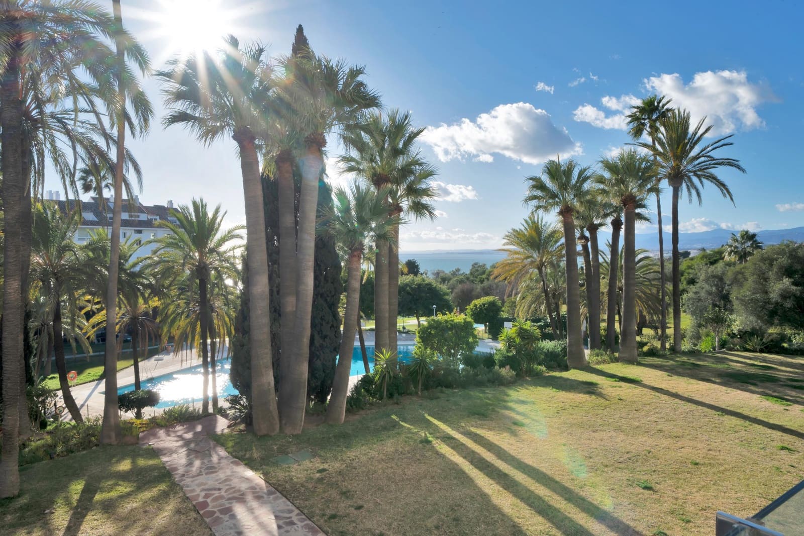 2 soveværelse Lejlighed til leje i Rio Real med swimmingpool - € 2.200 (Ref: 8954377)