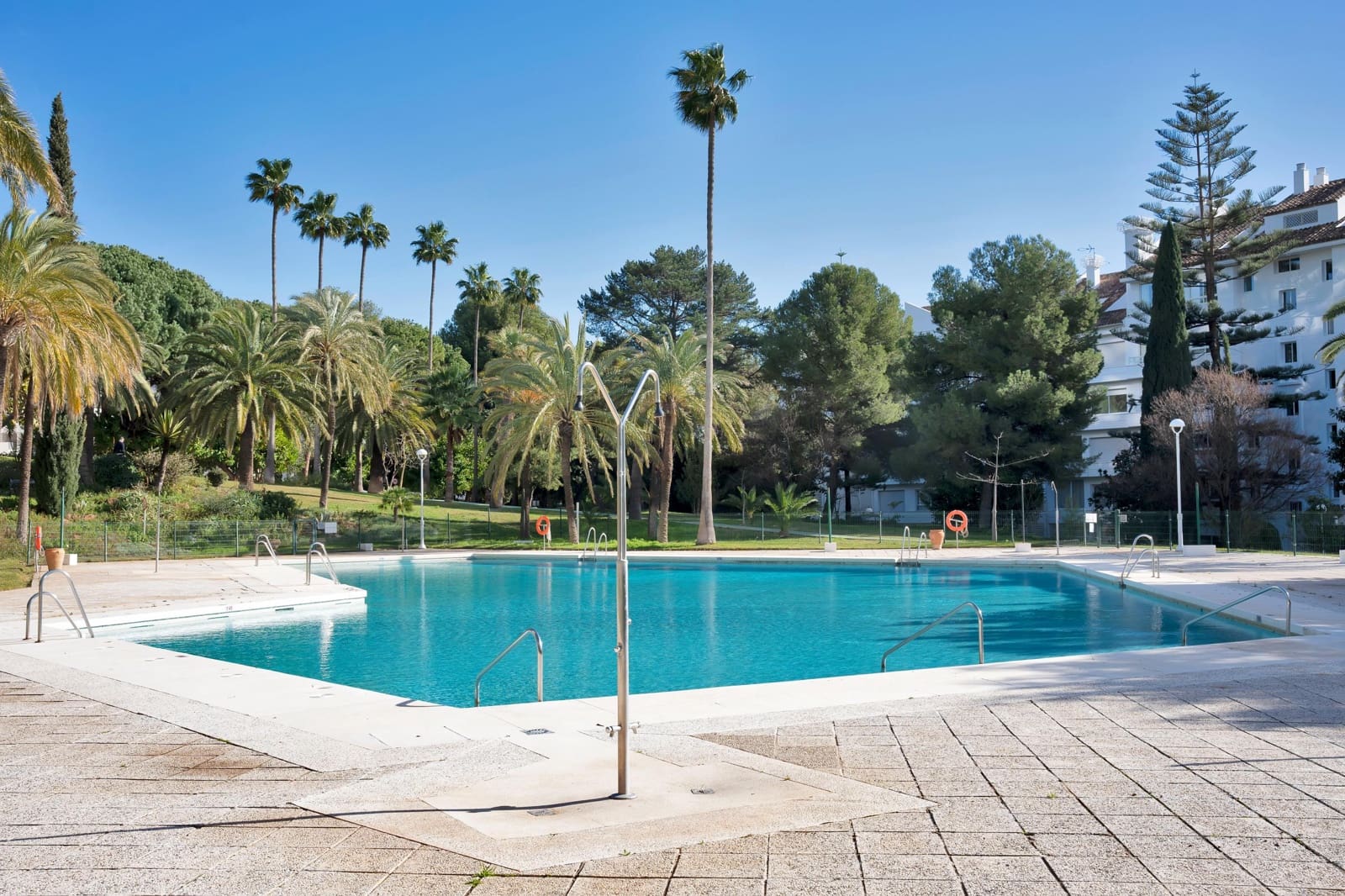 2 soveværelse Lejlighed til leje i Rio Real med swimmingpool - € 2.200 (Ref: 8954377)