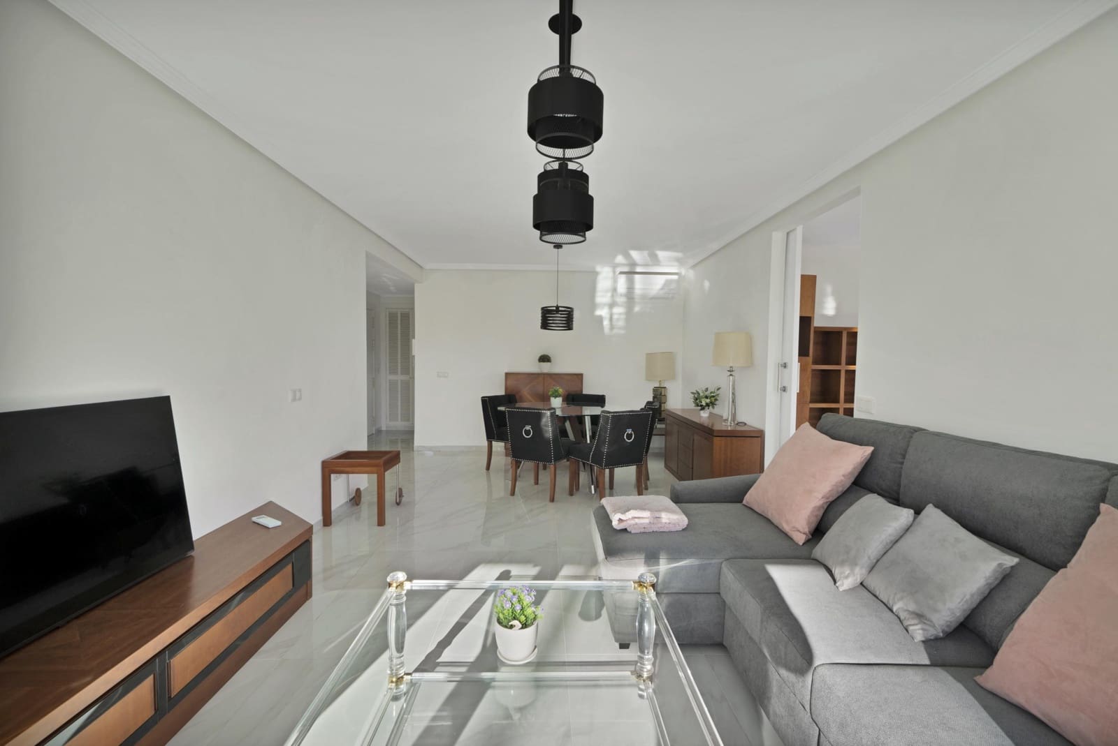 2 bedroom Apartment for rent in Rio Real with pool garage - € 2,400 (Ref: 8954377)