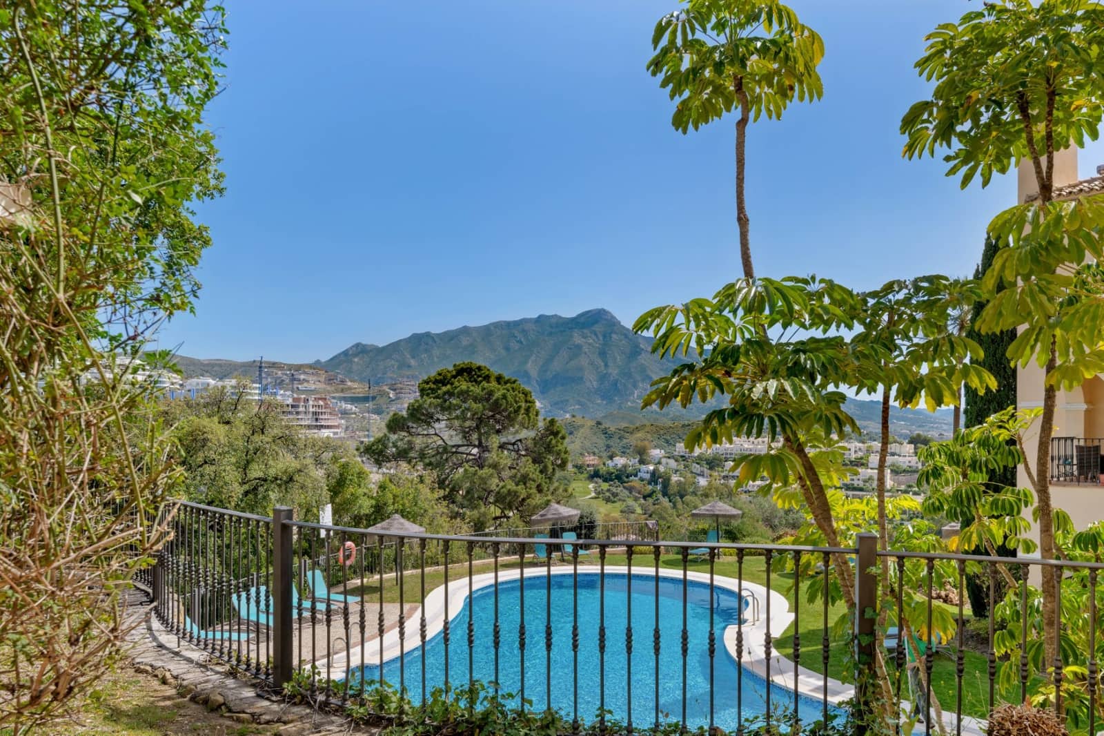 3 soverom Penthouse til salgs i La Quinta med svømmebasseng - € 1 100 000 (Ref: 8954379)