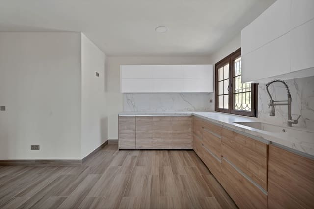 3 bedroom Villa for sale in El Rosario, Marbella with pool - € 990,000 (Ref: 9003395)