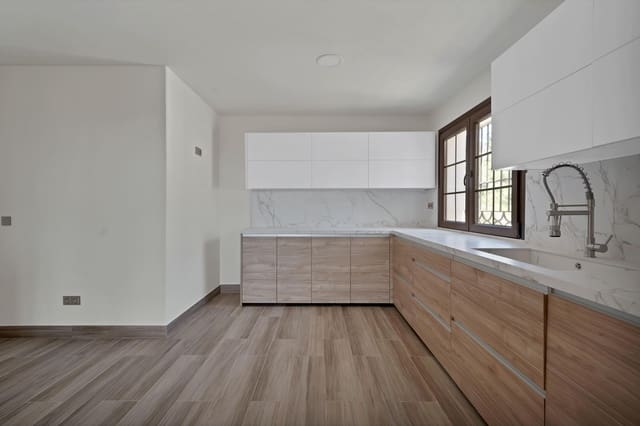 Chalet de 3 habitaciones en Marbella en venta con piscina - 990.000 € (Ref: 9003395)