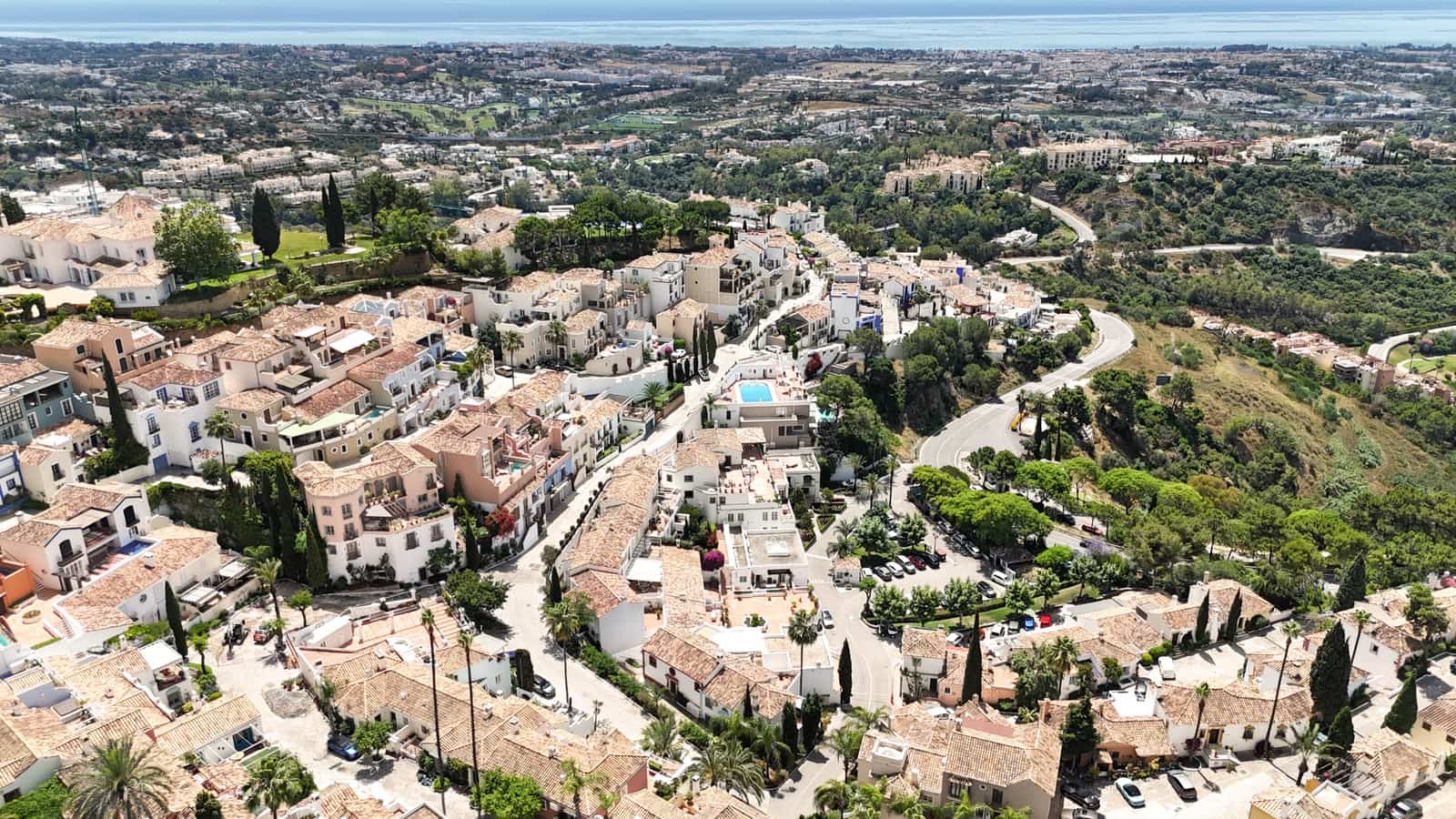 2 soveværelse Rækkehus til salg i Benahavis med swimmingpool - € 429.000 (Ref: 9026545)