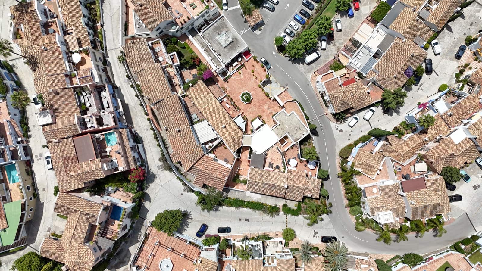 2 soveværelse Rækkehus til salg i Benahavis med swimmingpool - € 429.000 (Ref: 9026545)