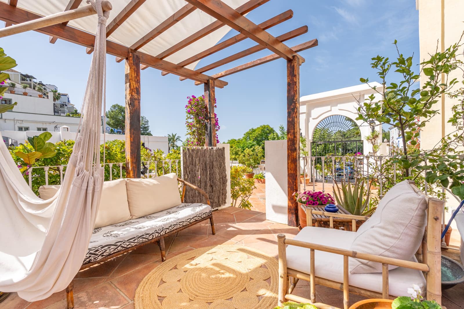 2 soveværelse Rækkehus til salg i Benahavis med swimmingpool - € 429.000 (Ref: 9026545)