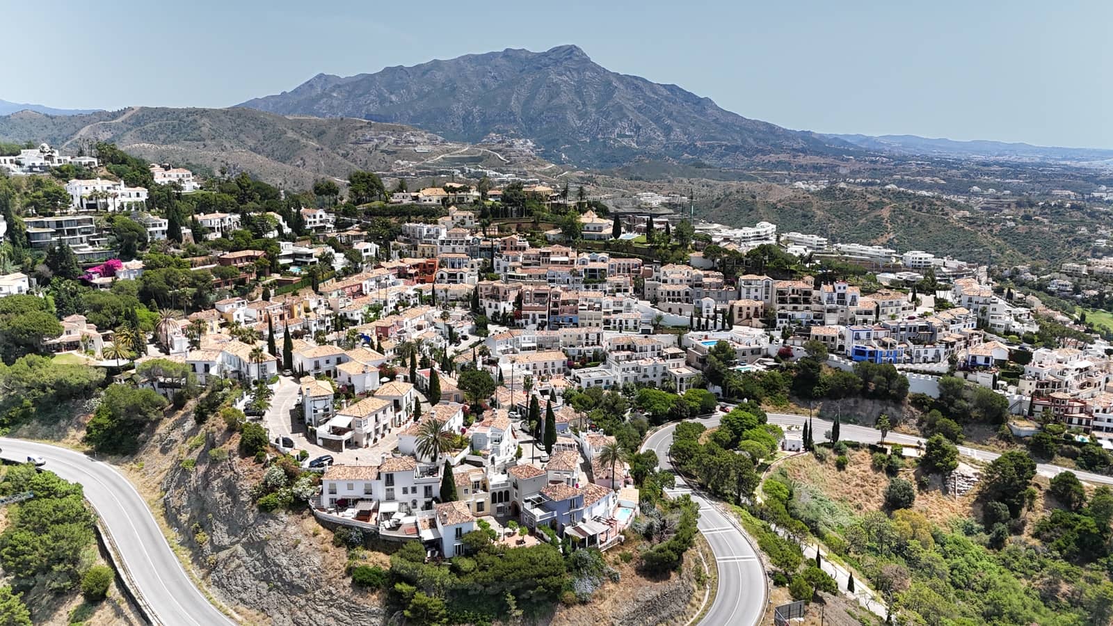 2 soveværelse Rækkehus til salg i Benahavis med swimmingpool - € 429.000 (Ref: 9026545)