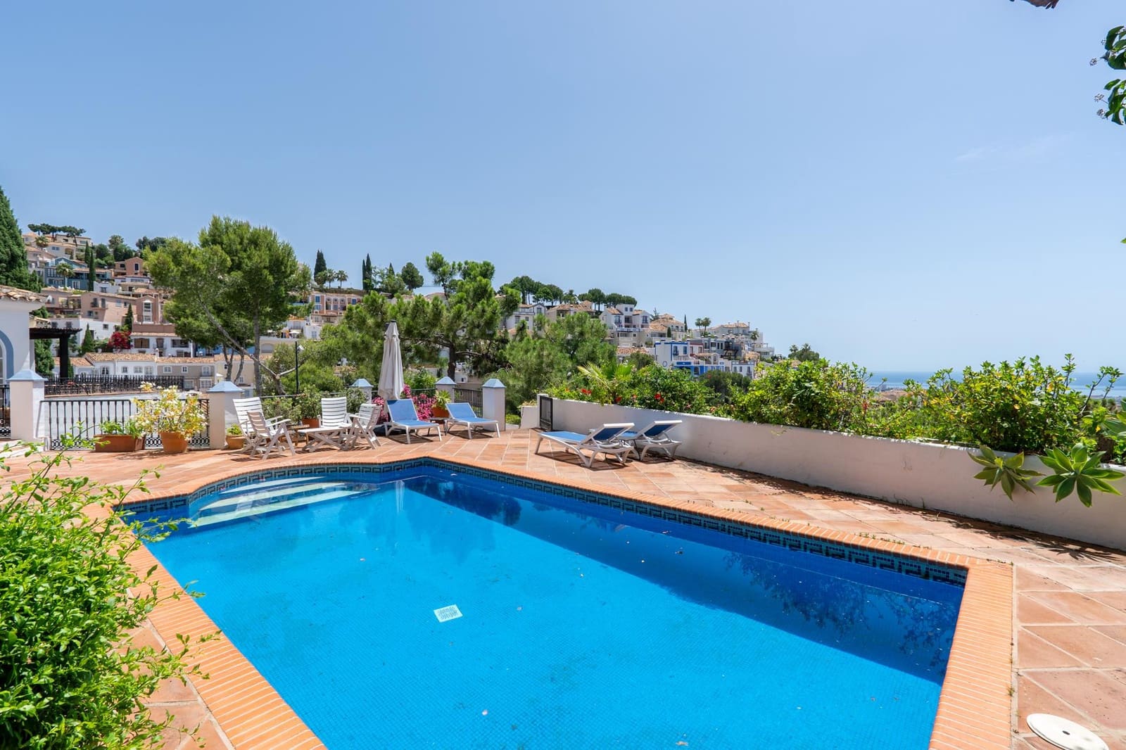 2 soveværelse Rækkehus til salg i Benahavis med swimmingpool - € 429.000 (Ref: 9026545)