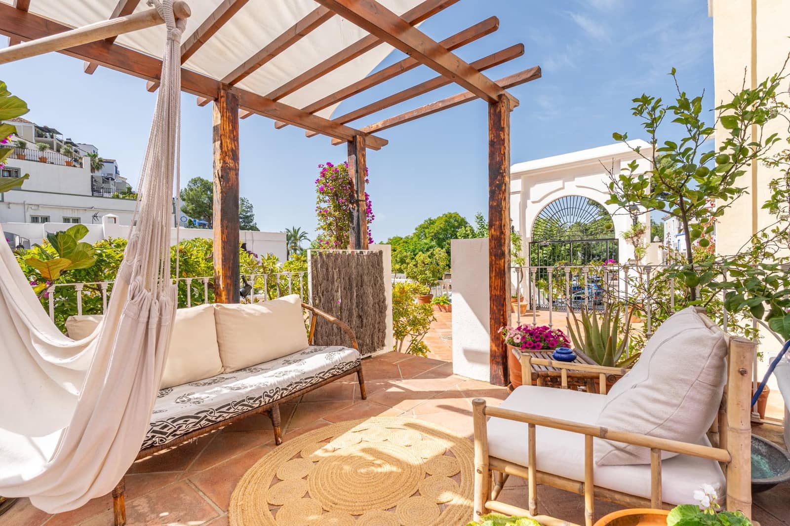 2 soveværelse Rækkehus til salg i Benahavis med swimmingpool - € 429.000 (Ref: 9026545)