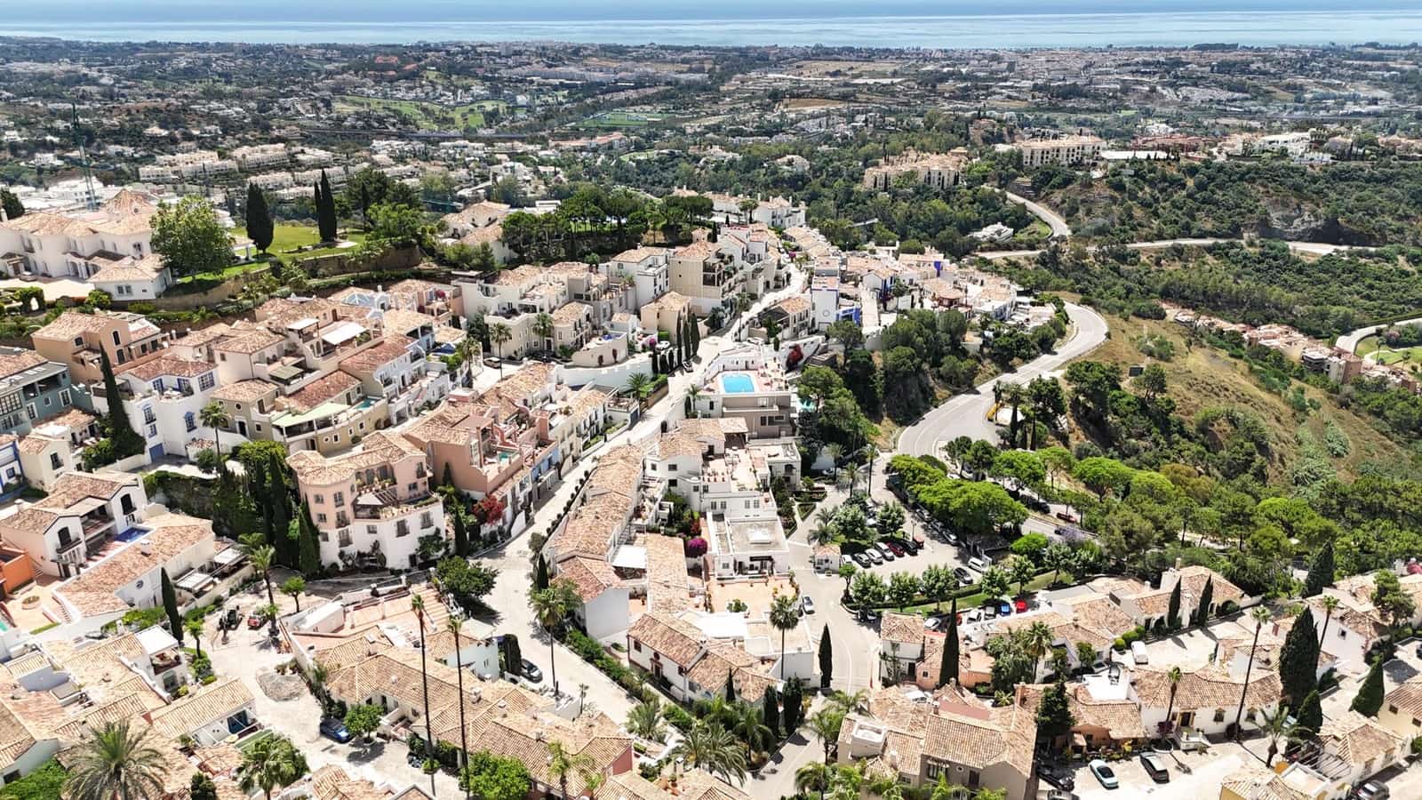 2 soveværelse Rækkehus til salg i Benahavis med swimmingpool - € 429.000 (Ref: 9026545)