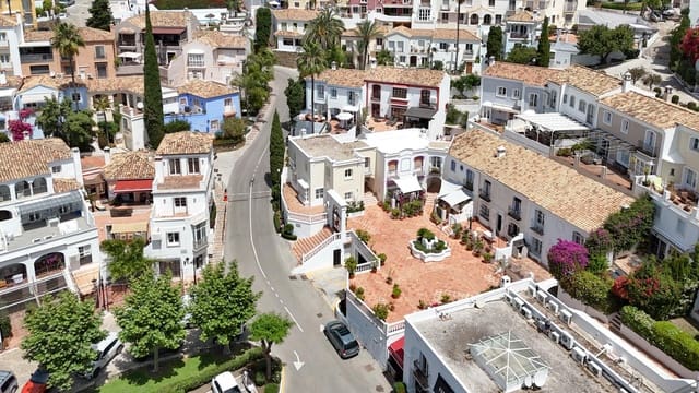 2 chambre Villa/Maison Mitoyenne à vendre à Benahavís avec piscine - 429 000 € (Ref: 9026545)