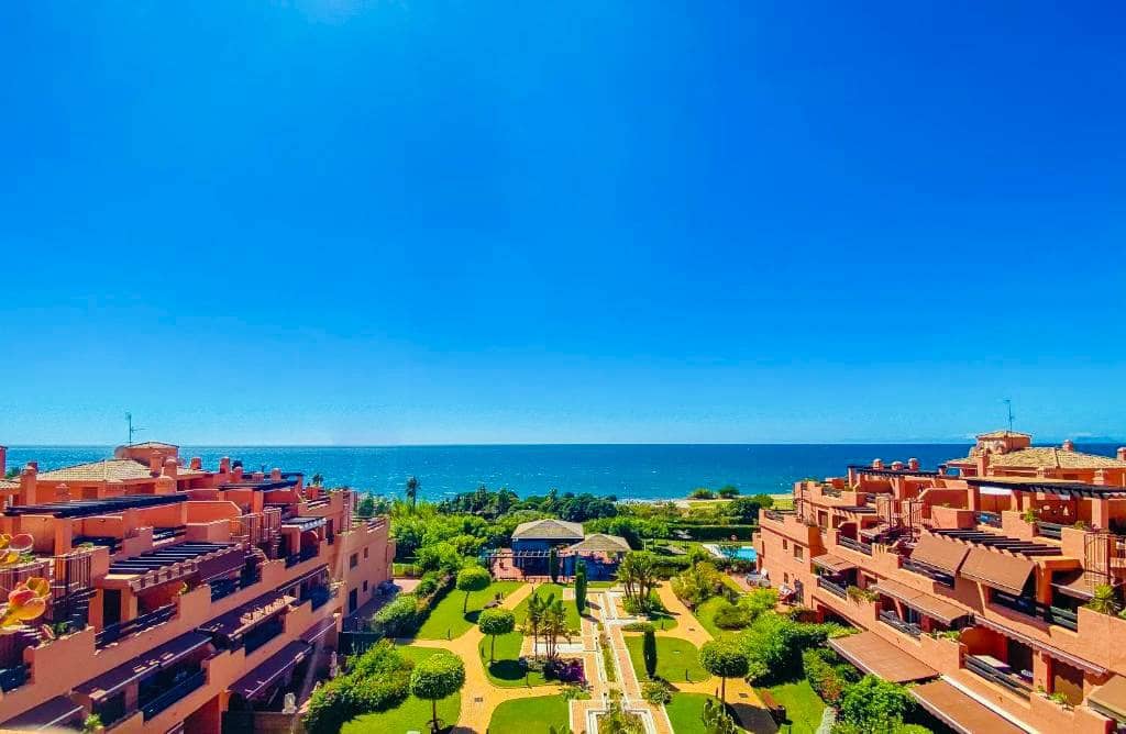 3 soveværelse Penthouse til leje i Estepona med swimmingpool - € 2.500 (Ref: 9065032)