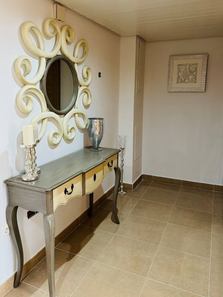 3 soveværelse Penthouse til leje i Estepona med swimmingpool - € 2.500 (Ref: 9065032)