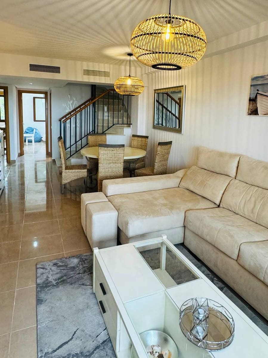3 soveværelse Penthouse til leje i Estepona med swimmingpool - € 2.500 (Ref: 9065032)
