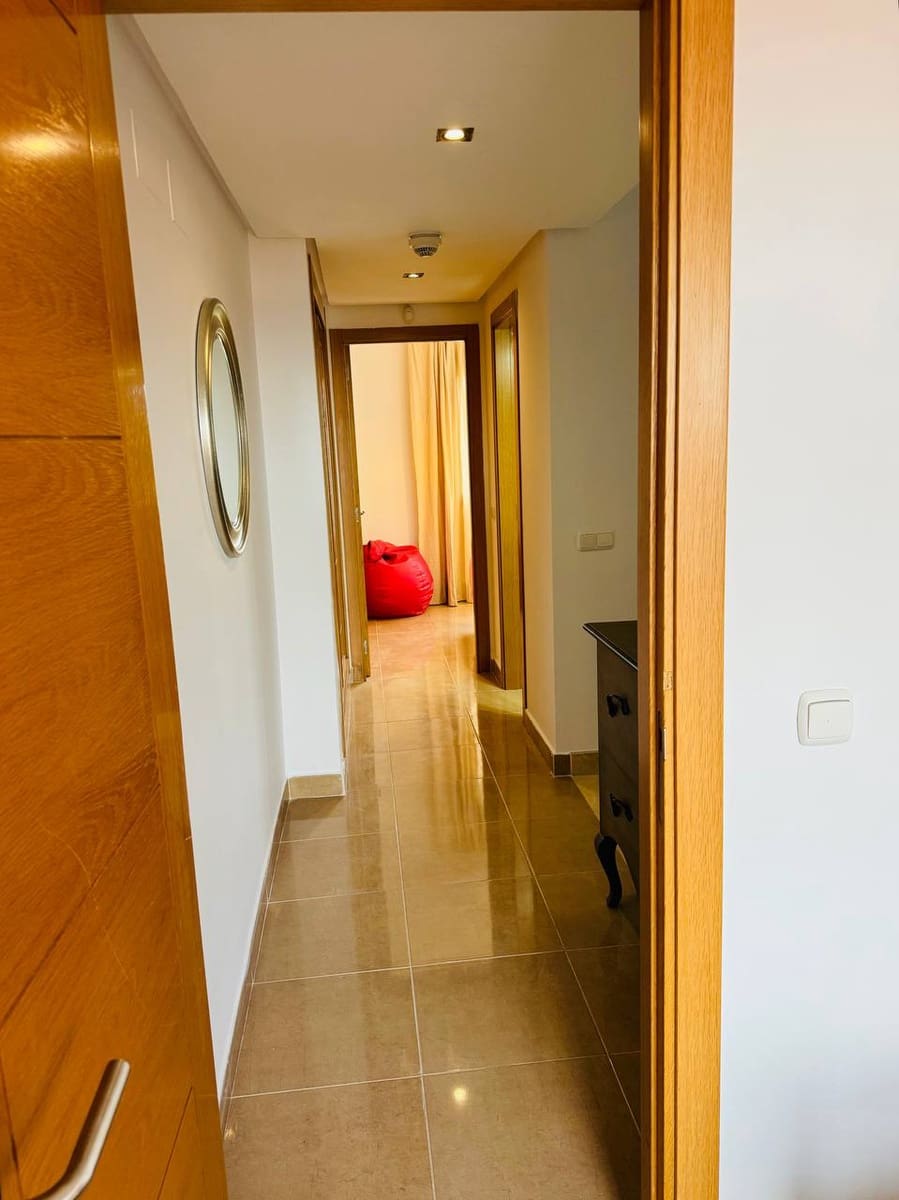 3 soveværelse Penthouse til leje i Estepona med swimmingpool - € 2.500 (Ref: 9065032)