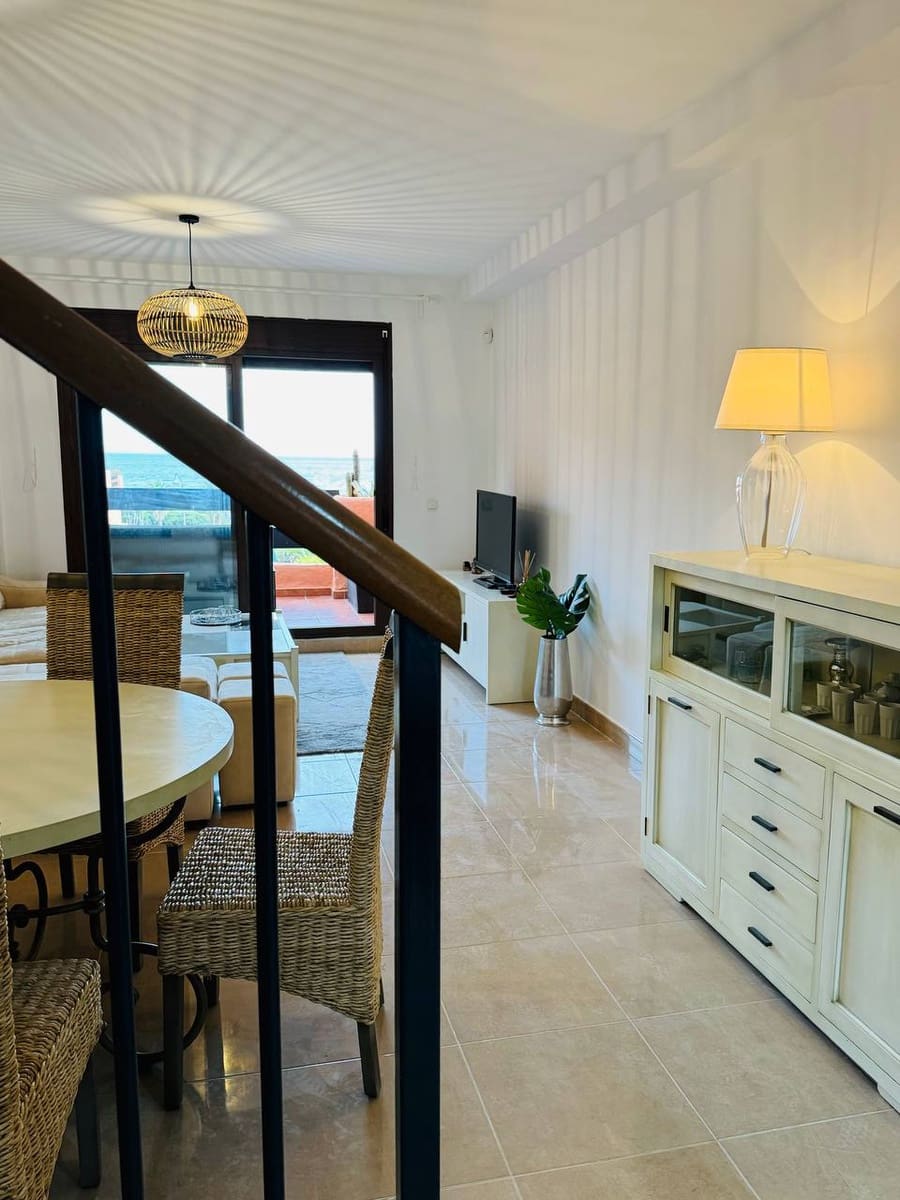 3 soveværelse Penthouse til leje i Estepona med swimmingpool - € 2.500 (Ref: 9065032)