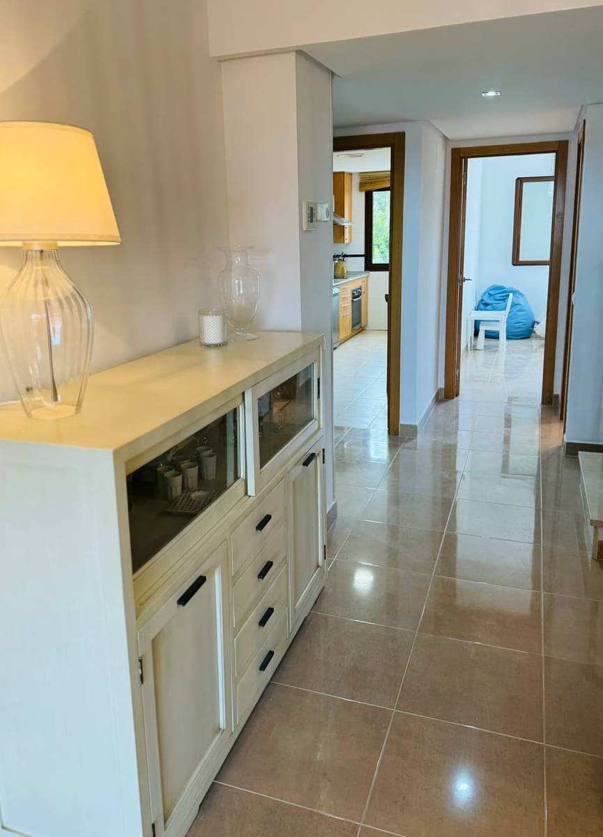 3 soveværelse Penthouse til leje i Estepona med swimmingpool - € 2.500 (Ref: 9065032)