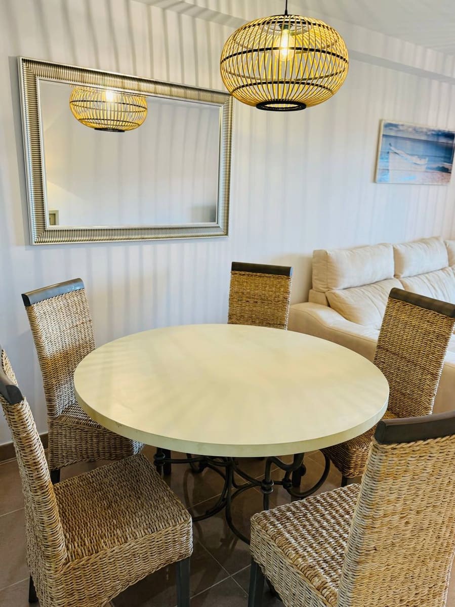 3 soveværelse Penthouse til leje i Estepona med swimmingpool - € 2.500 (Ref: 9065032)