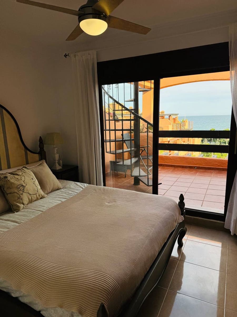 3 soveværelse Penthouse til leje i Estepona med swimmingpool - € 2.500 (Ref: 9065032)