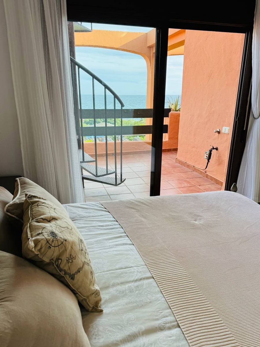 3 soveværelse Penthouse til leje i Estepona med swimmingpool - € 2.500 (Ref: 9065032)