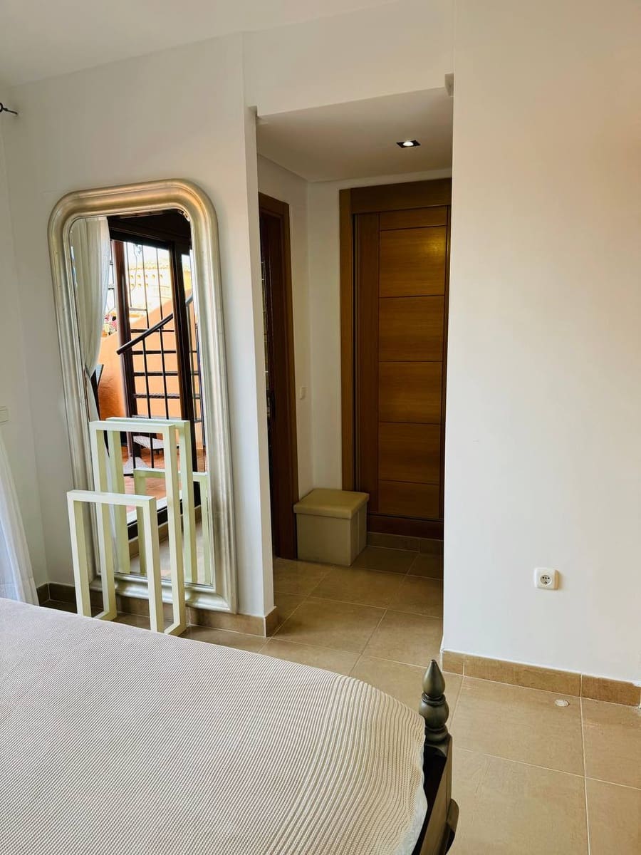 3 soveværelse Penthouse til leje i Estepona med swimmingpool - € 2.500 (Ref: 9065032)