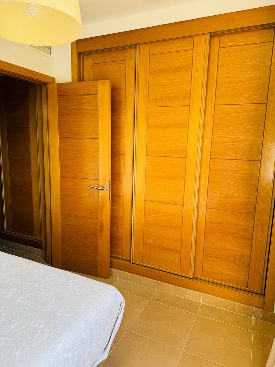 3 soveværelse Penthouse til leje i Estepona med swimmingpool - € 2.500 (Ref: 9065032)