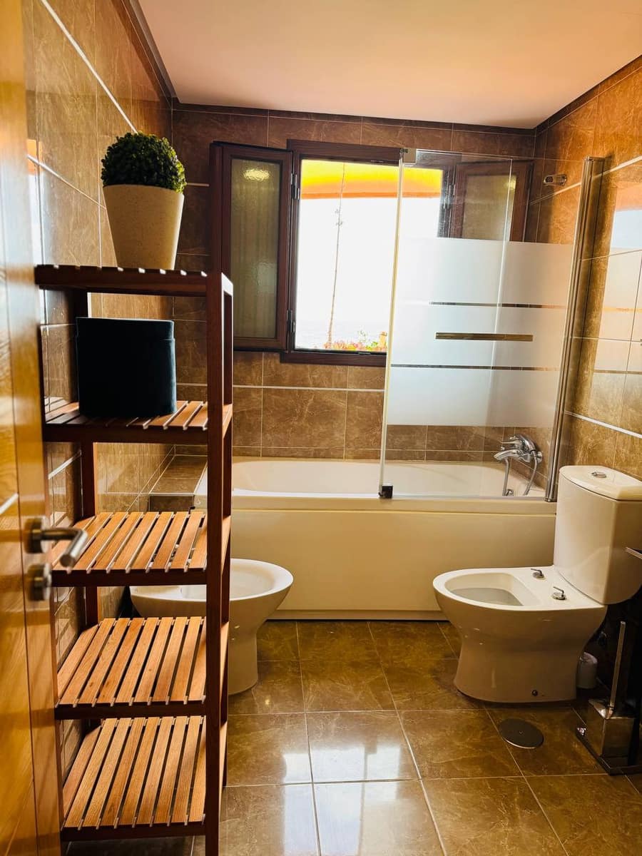 3 soveværelse Penthouse til leje i Estepona med swimmingpool - € 2.500 (Ref: 9065032)