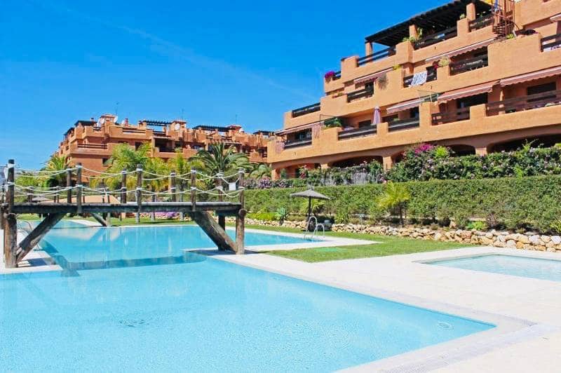 3 soveværelse Penthouse til leje i Estepona med swimmingpool - € 2.500 (Ref: 9065032)
