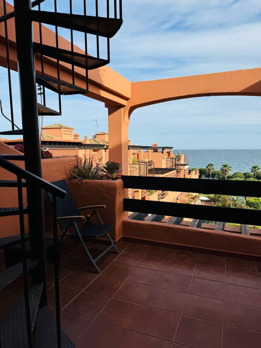 3 soveværelse Penthouse til leje i Estepona med swimmingpool - € 2.500 (Ref: 9065032)