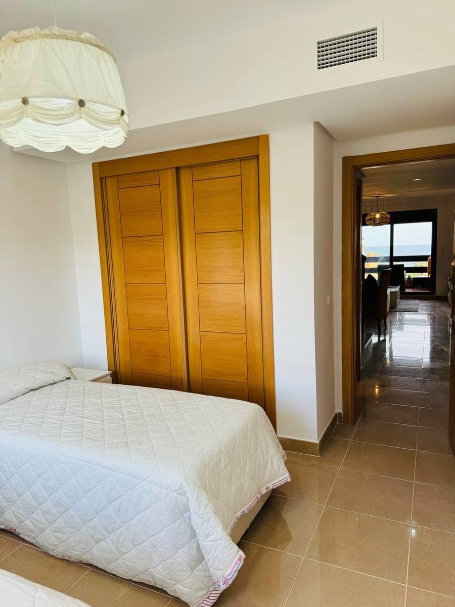 3 soveværelse Penthouse til leje i Estepona med swimmingpool - € 2.500 (Ref: 9065032)