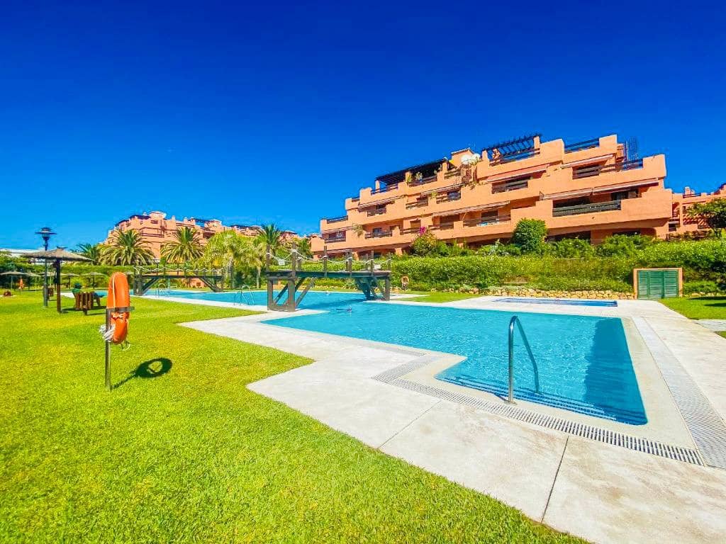 3 soveværelse Penthouse til leje i Estepona med swimmingpool - € 2.500 (Ref: 9065032)