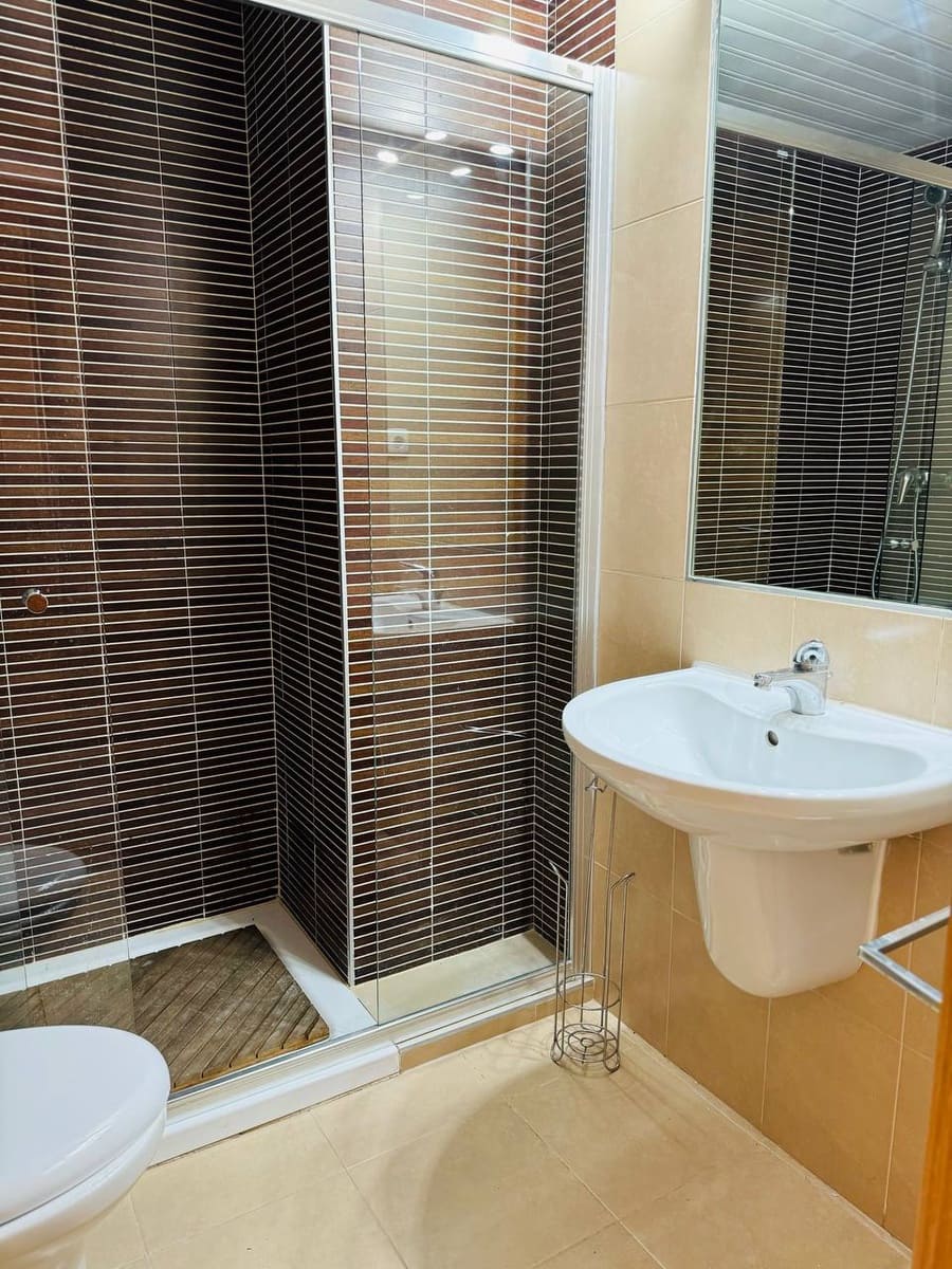 3 soveværelse Penthouse til leje i Estepona med swimmingpool - € 2.500 (Ref: 9065032)