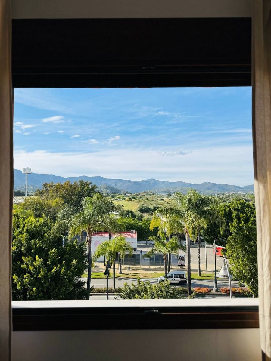 3 soveværelse Penthouse til leje i Estepona med swimmingpool - € 2.500 (Ref: 9065032)