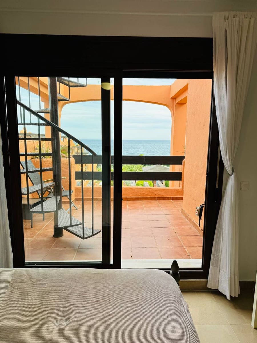 3 soveværelse Penthouse til leje i Estepona med swimmingpool - € 2.500 (Ref: 9065032)