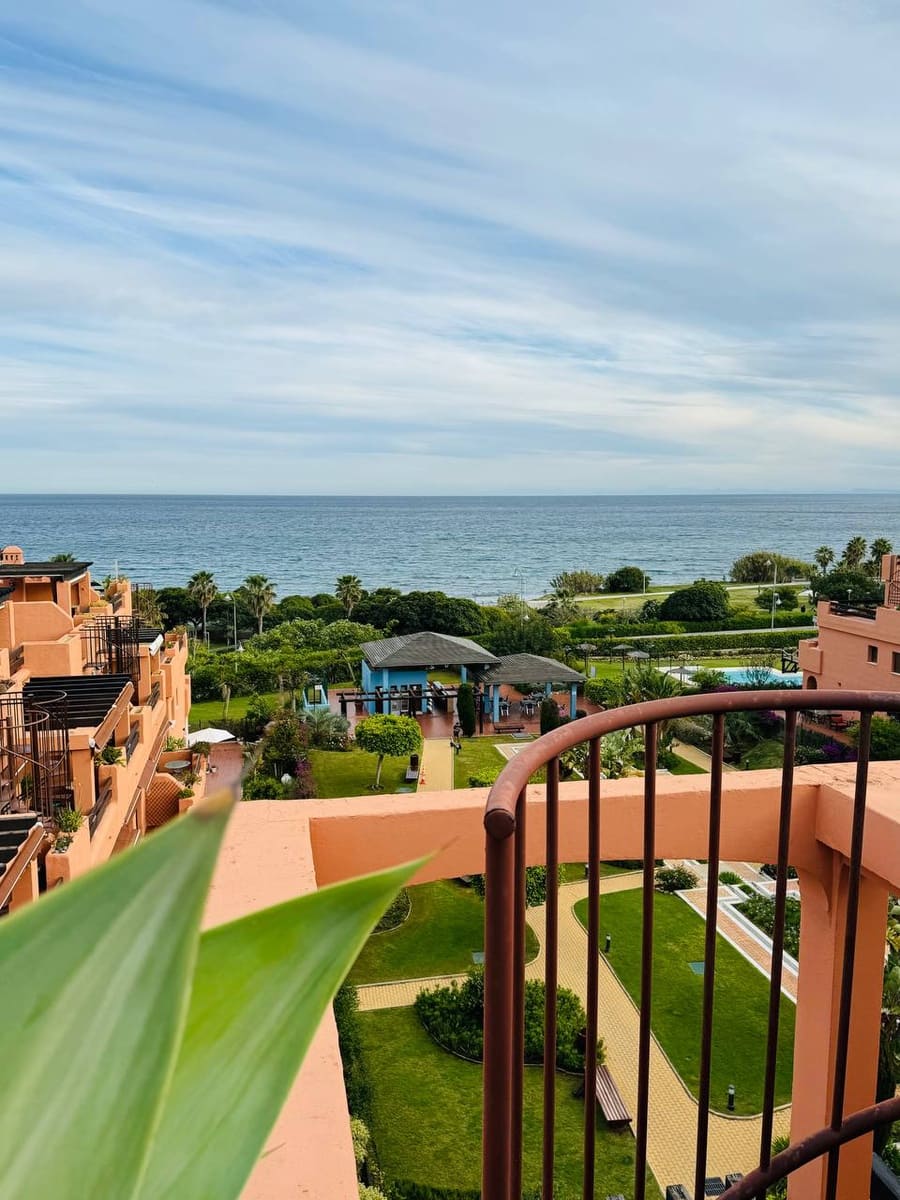3 soveværelse Penthouse til leje i Estepona med swimmingpool - € 2.500 (Ref: 9065032)