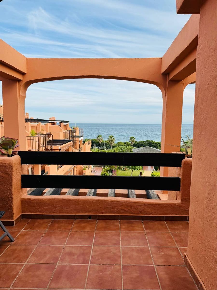 3 soveværelse Penthouse til leje i Estepona med swimmingpool - € 2.500 (Ref: 9065032)