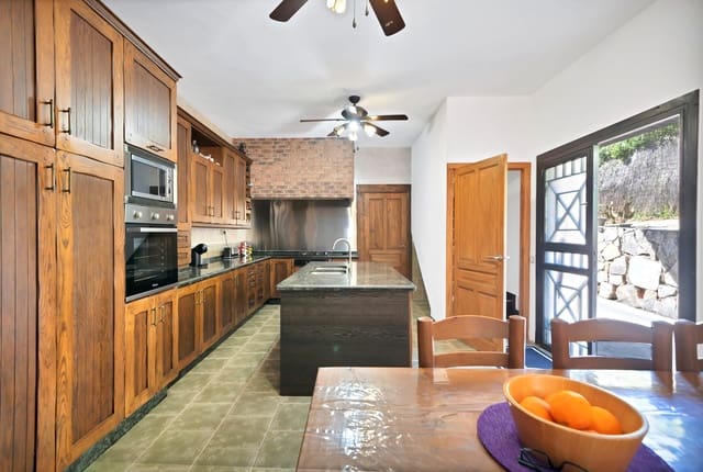 7 sypialnia Willa na sprzedaż w Marbella - 3 250 000 € (Ref: 9068972)