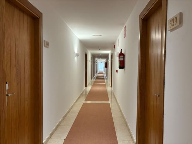 1 slaapkamer Appartement te koop in Los Flamingos, Benahavís met zwembad - € 127.000 (Ref: 9078123)