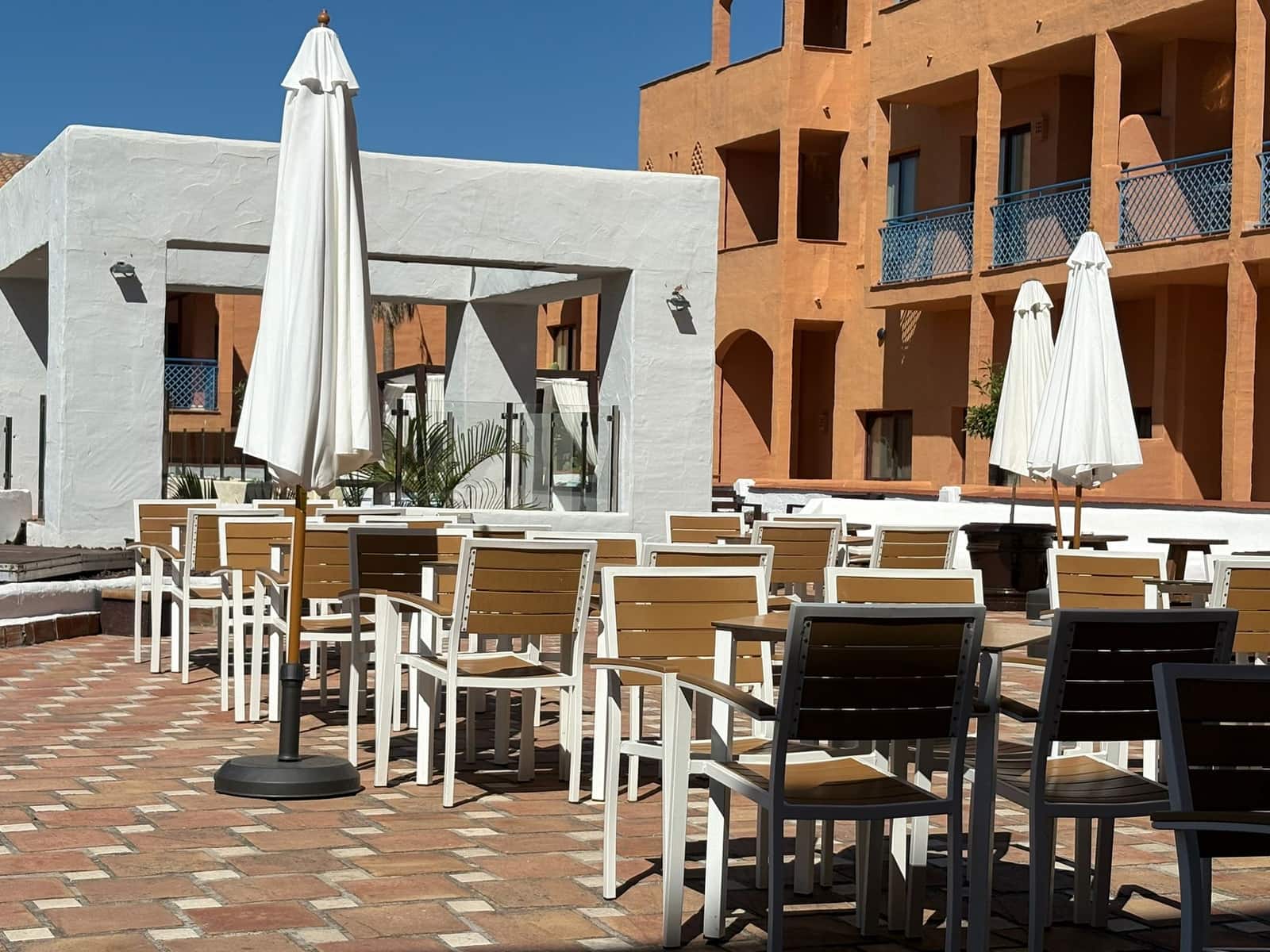 1 bedroom Apartment for sale in Benahavis with pool - € 127,000 (Ref: 9078123)