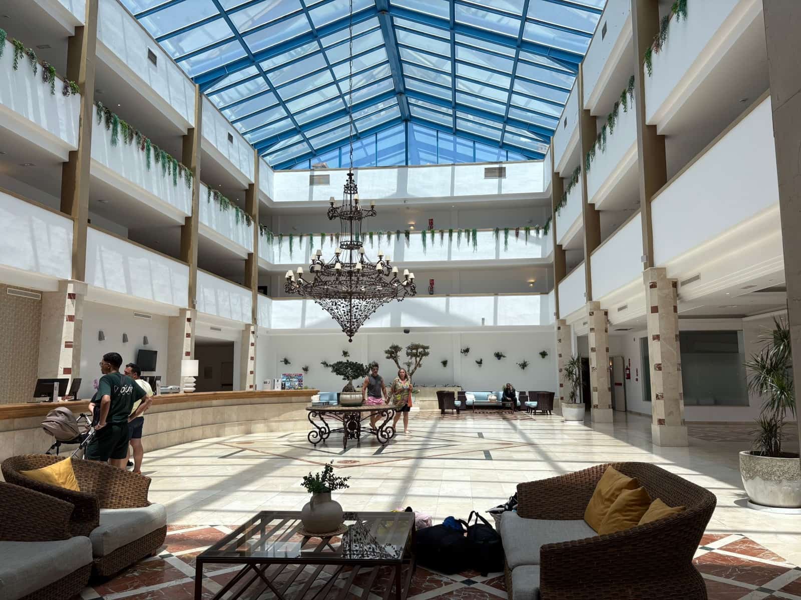 1 bedroom Apartment for sale in Benahavis with pool - € 127,000 (Ref: 9078123)