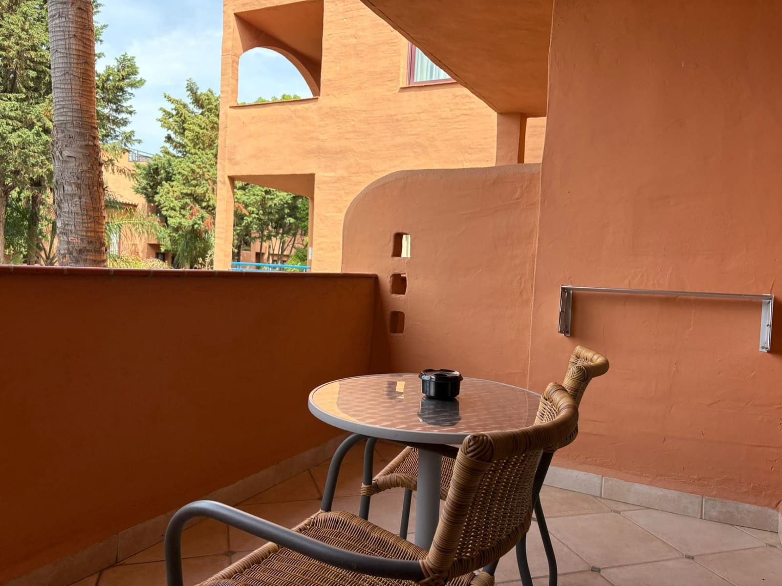 1 bedroom Apartment for sale in Benahavis with pool - € 127,000 (Ref: 9078123)