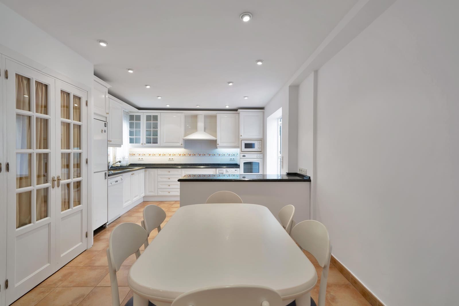 3 bedroom Apartment for sale in Marbella - € 639,000 (Ref: 9078124)