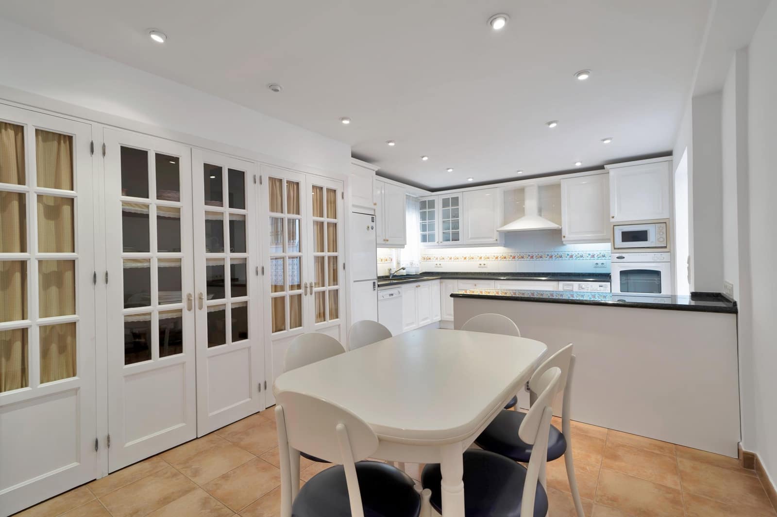 3 bedroom Apartment for sale in Marbella - € 639,000 (Ref: 9078124)