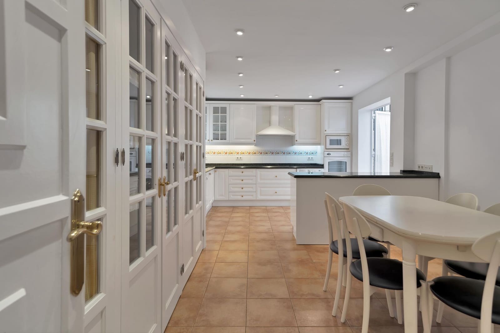 3 bedroom Apartment for sale in Marbella - € 639,000 (Ref: 9078124)