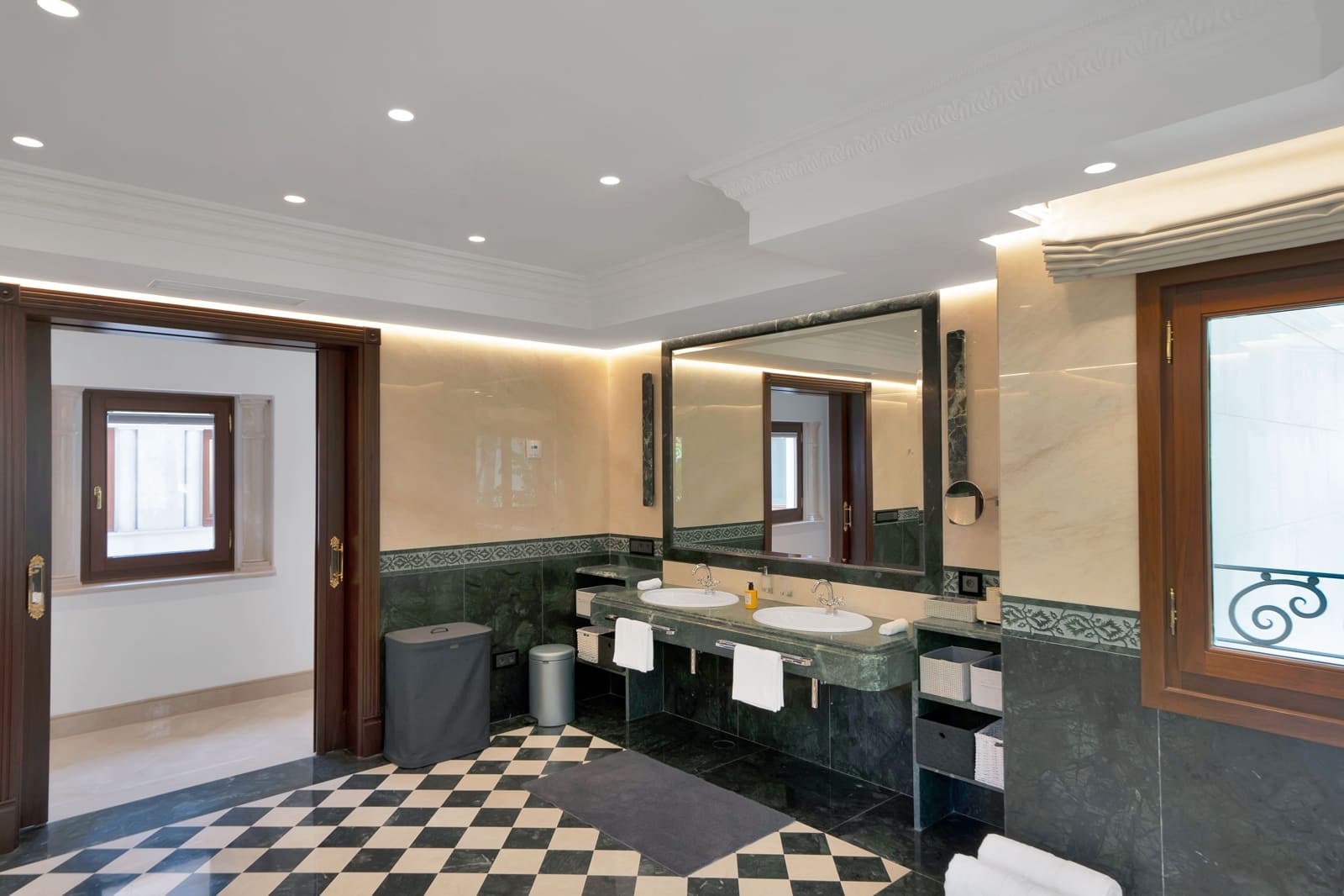 6 soveværelse Villa til leje i Golden Mile med swimmingpool - € 39.500 (Ref: 9081720)