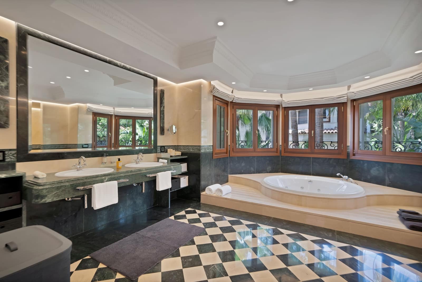 6 soveværelse Villa til leje i Golden Mile med swimmingpool - € 39.500 (Ref: 9081720)