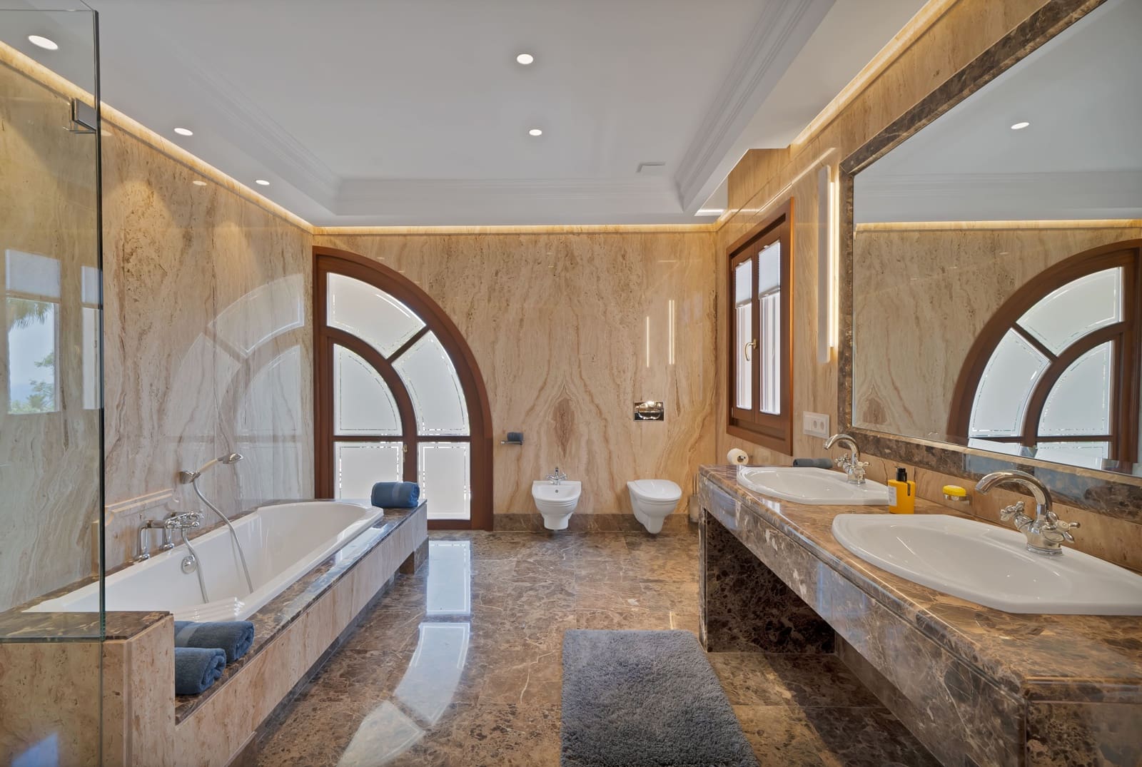 6 soveværelse Villa til leje i Golden Mile med swimmingpool - € 39.500 (Ref: 9081720)